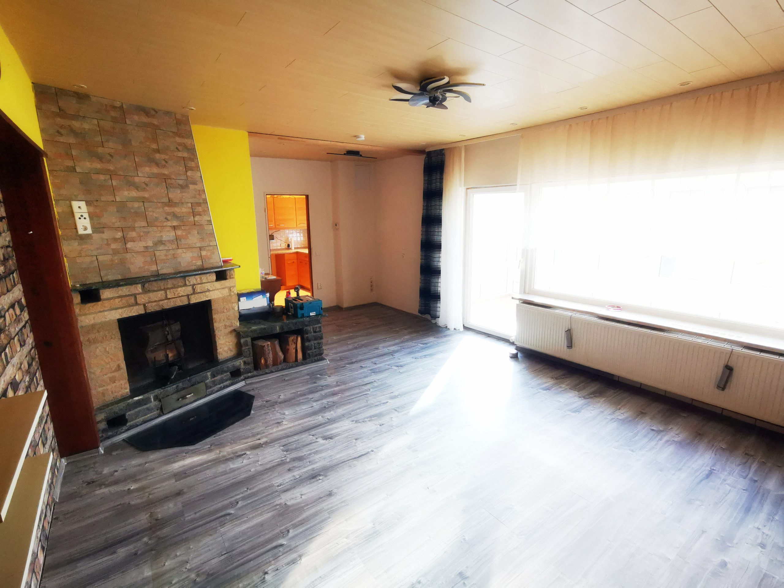 1055 12 Wohnzimmer Kamin