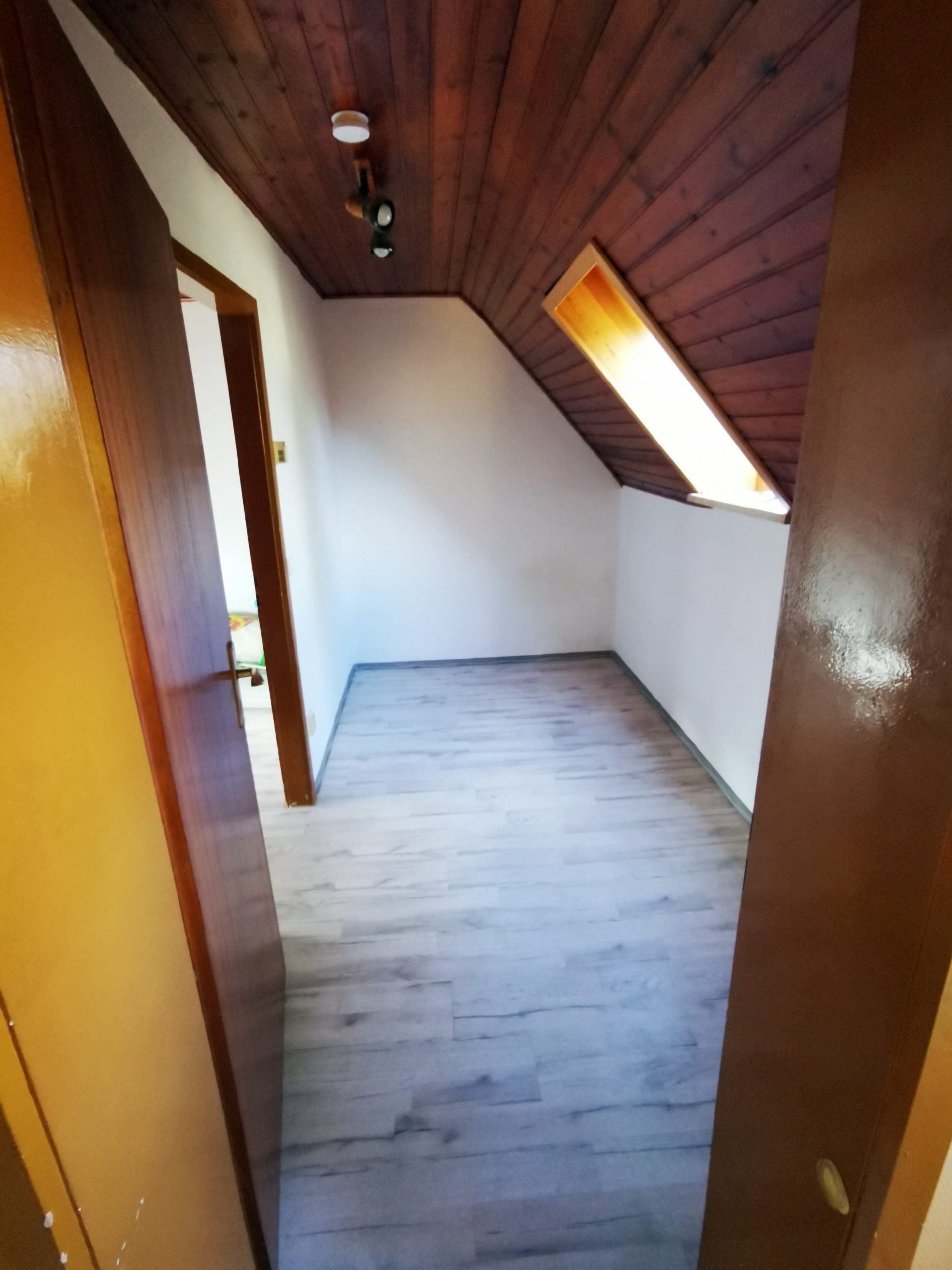 1055 20 Zugang Zimmer2 OG