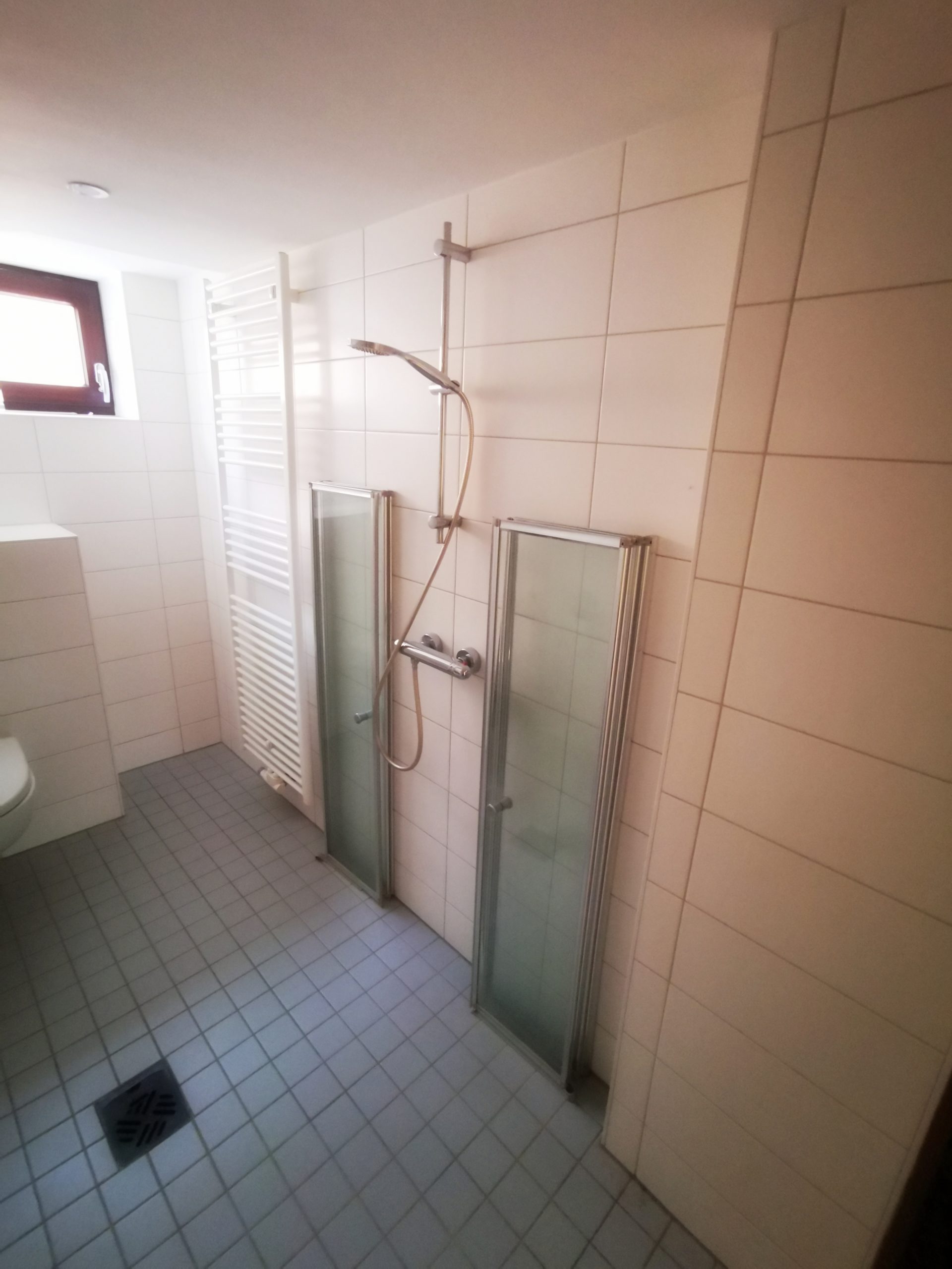 1055 28 Dusche Souterrain